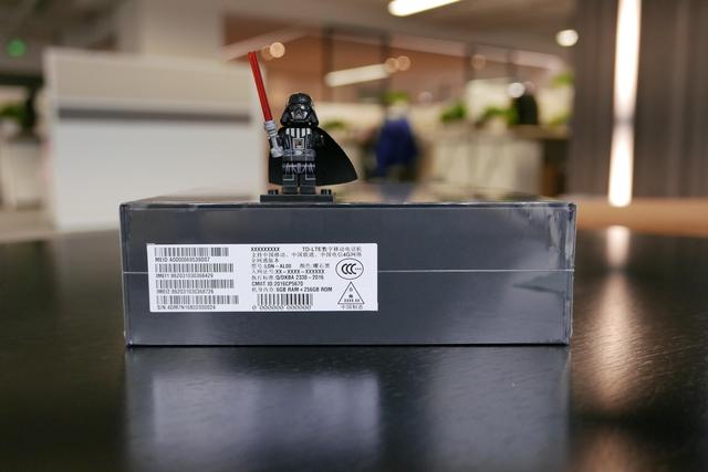 8999元華為Mate9保時(shí)捷版開(kāi)箱體驗(yàn)