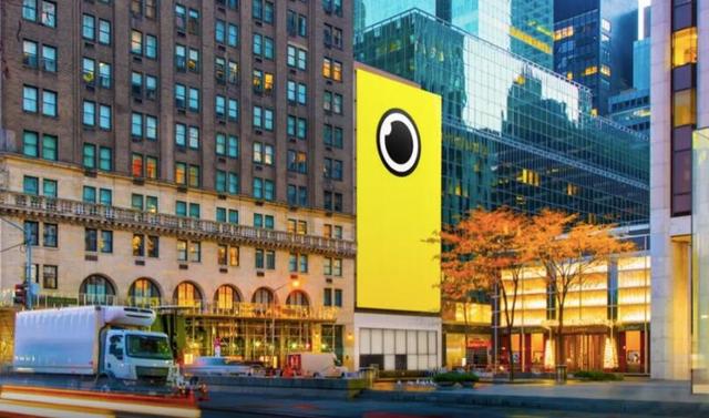 太瘋狂 紐約市民排隊繞兩個街區(qū)搶購Snap智能太陽眼鏡