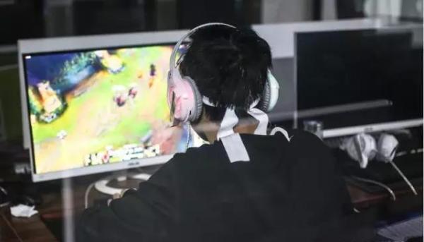 探秘國內(nèi)首家電競學院：學生大多都是富二代，父母寵愛