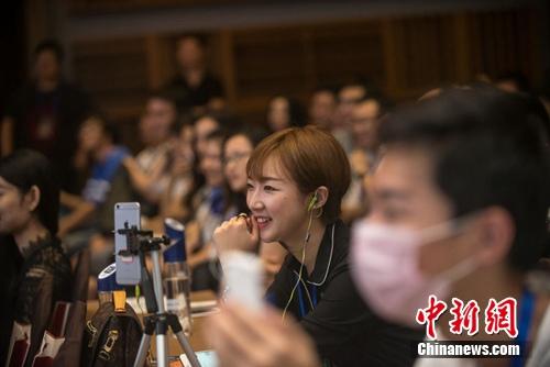 網(wǎng)絡(luò)直播新規(guī)明起實(shí)施:主播不能“任性” 彈幕要文明