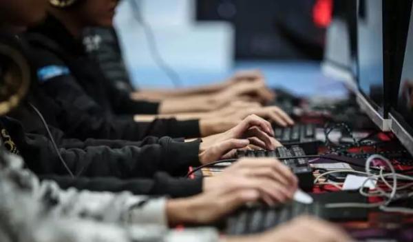 探秘國內(nèi)首家電競學(xué)院：學(xué)生大多都是富二代，父母寵愛