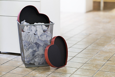 紙價有多瘋？廢紙箱每噸漲千元 紙廠：一天一個價