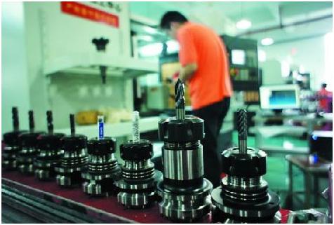 如何推進(jìn)我國(guó)產(chǎn)業(yè)邁向全球價(jià)值鏈中高端？