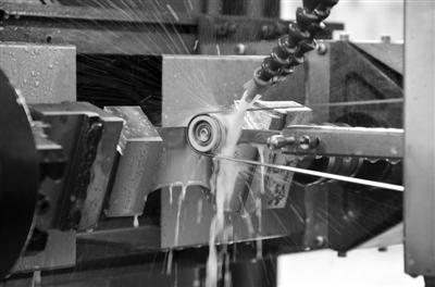 國產(chǎn)機(jī)床“以柔克剛“崛起 為發(fā)動機(jī)解決核心難題