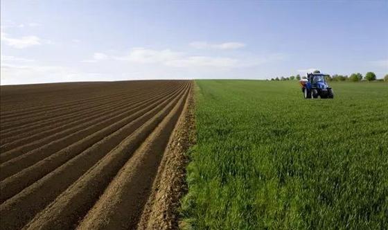 轉(zhuǎn)型升級，2017年中國農(nóng)機(jī)工業(yè)平穩(wěn)發(fā)展; 砥礪奮進(jìn)，2018年再出發(fā)!
