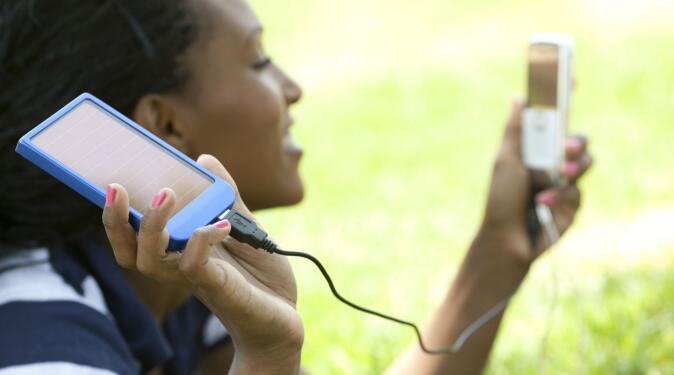 吸收環(huán)境光就能給手機(jī)充電 這款可打印的電池會(huì)成功嗎?