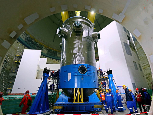 華龍一號全球首堆壓力容器成功吊裝